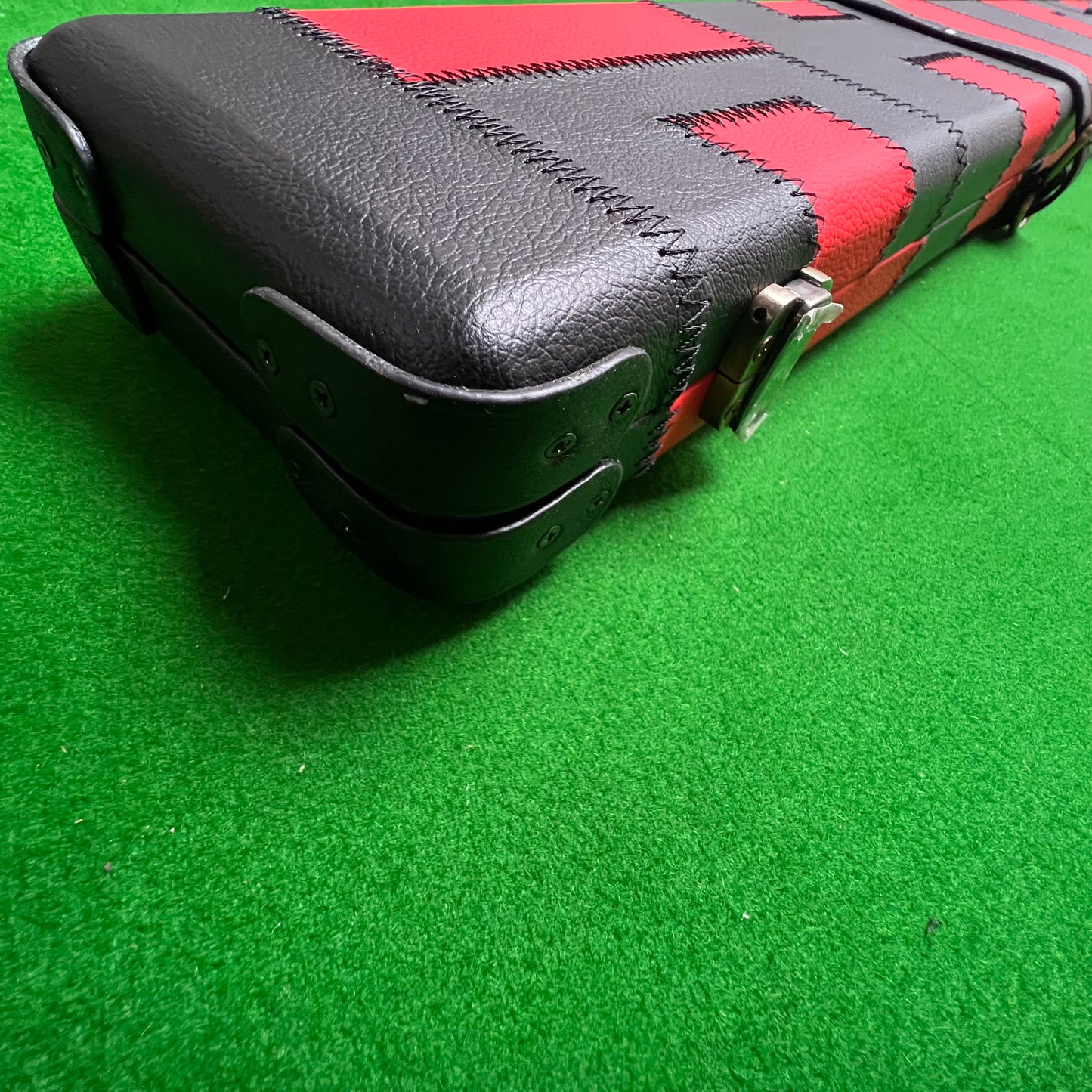 ONE PIECE WIDE BILLIARDS POOL SNOOKER CUE CASE GORGEOUS LOOK WITH 3 SLOTS J6101-2