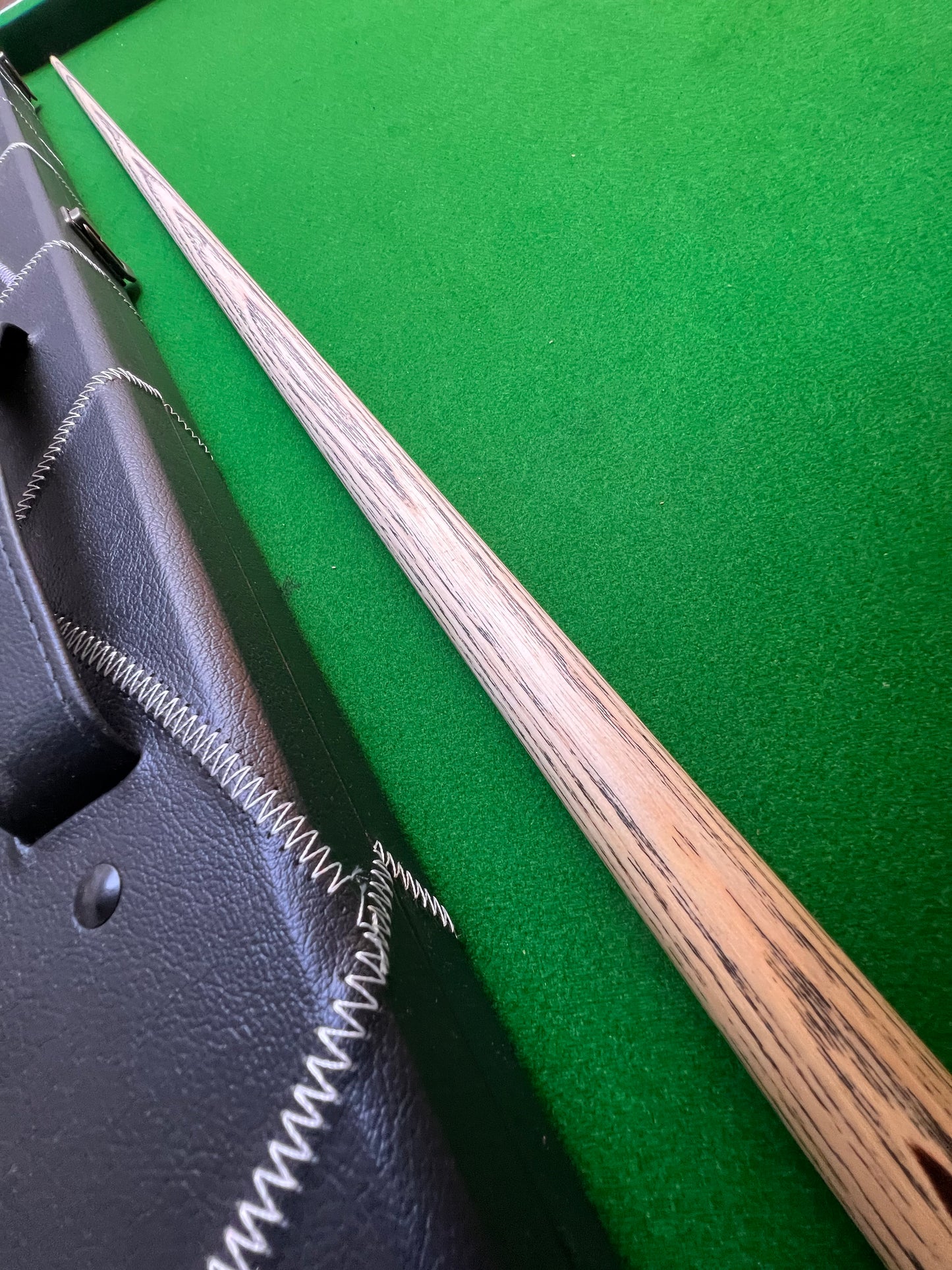 Pre Owned 1 Piece Handmade snooker cue set
