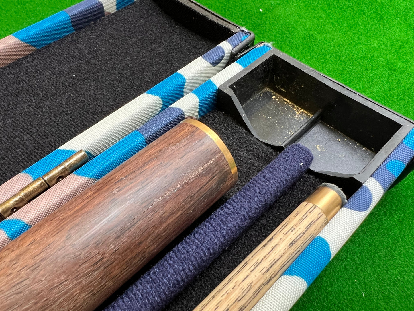 Pre Owned LP 3/4 Snooker Cue + Case