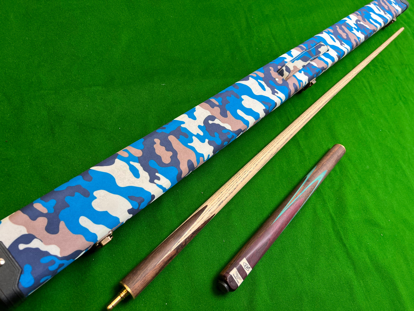 Pre Owned LP 3/4 Snooker Cue + Case