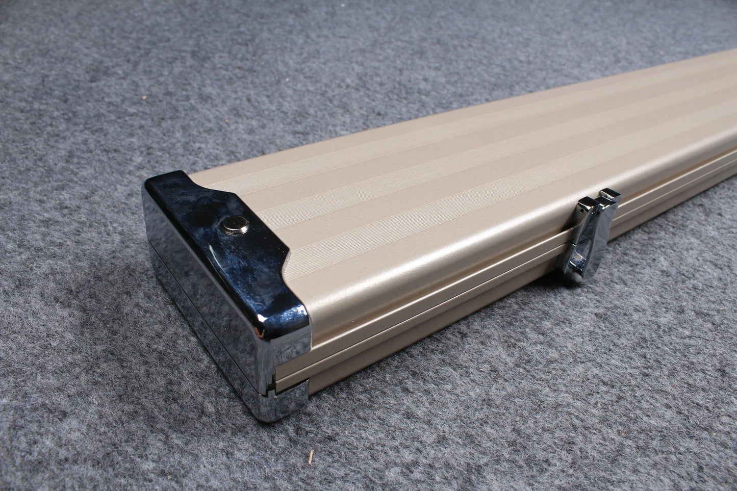 Wide 1 Piece Cue Case Pro Aluminium Snooker Cue Case With Metal Ends 60" three slots 1PC3-P