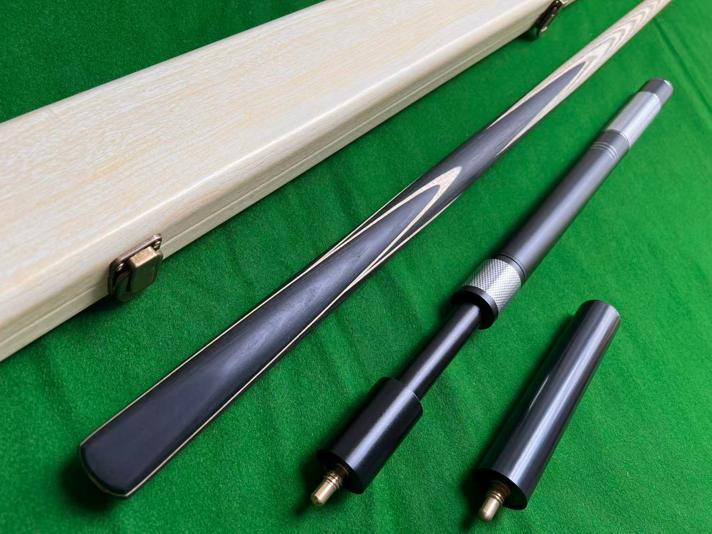 ONE PIECE ASH SHAFT HANDMADE SNOOKER CUE SET WITH CASE AND EXTENSIONS WDA