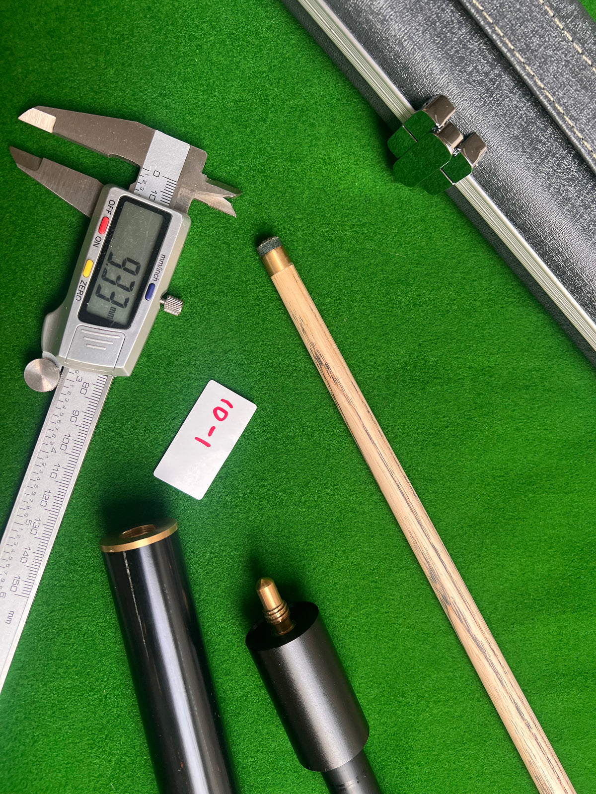 Pre Owned 3/4 Jointed Handmade Snooker cue set + Halo Style Case