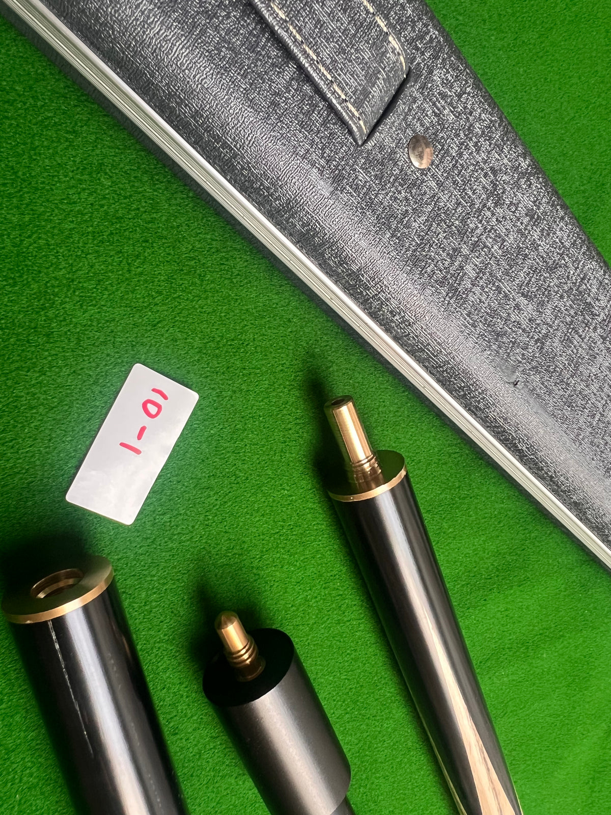 Pre Owned 3/4 Jointed Handmade Snooker cue set + Halo Style Case