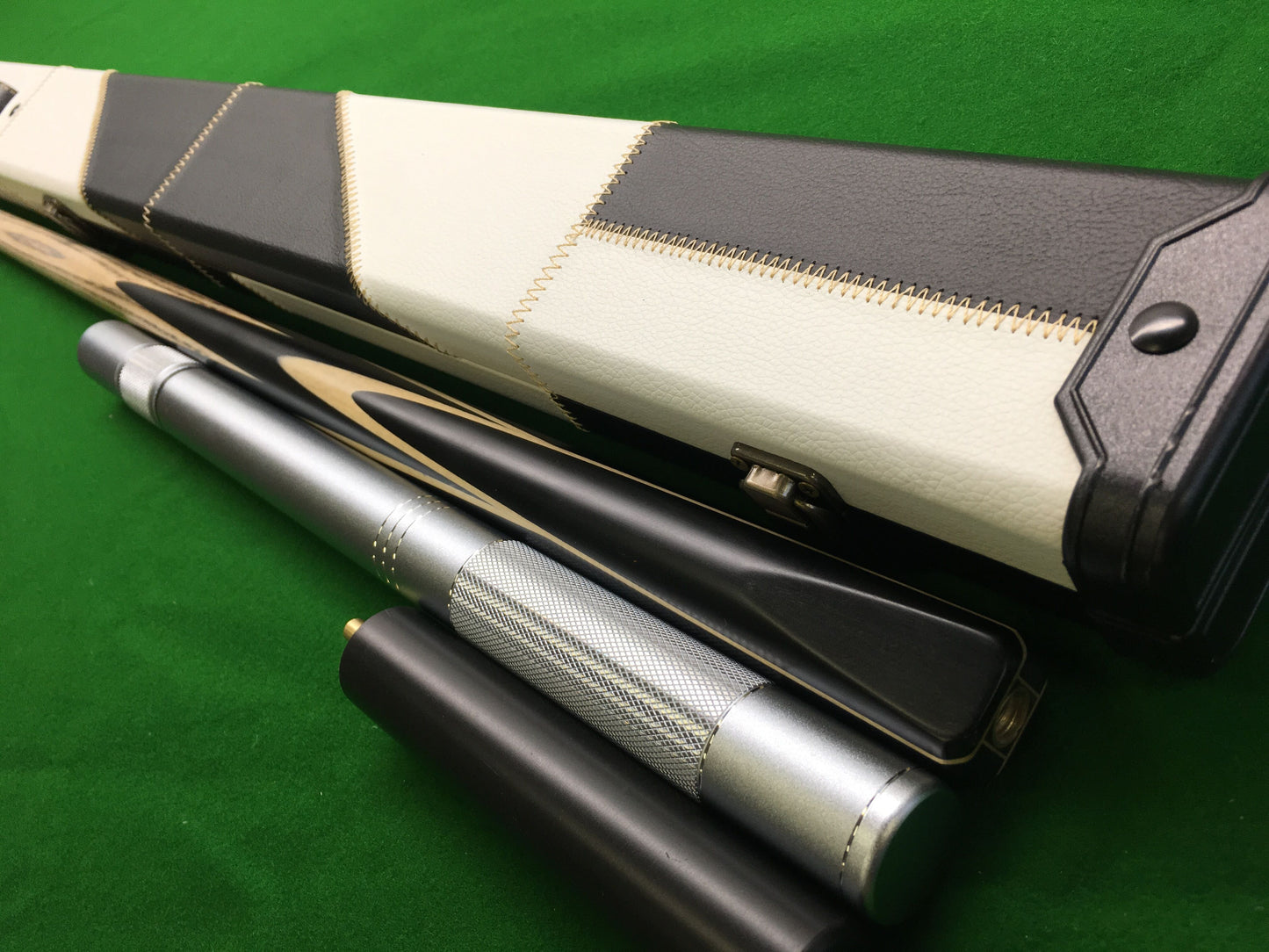 ONE PIECE ASH SHAFT HANDMADE SNOOKER CUE SET WITH CASE AND EXTENSIONS WDA